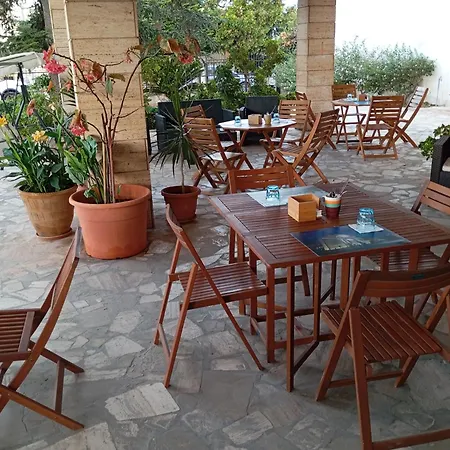 לינה וארוחת בוקר Il Cedro 4*